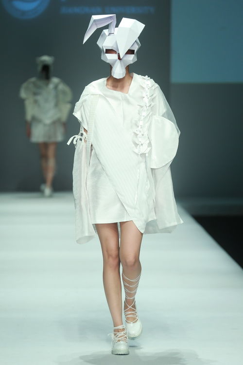 不逢 2017江南大學(xué)紡織服裝學(xué)院畢業(yè)生作品發(fā)布會